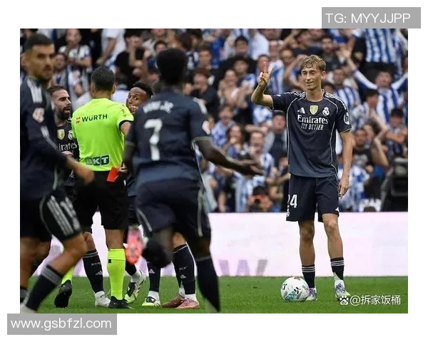 中超激战皇马3-0曼联补时进球引发争议判罚全场沸腾