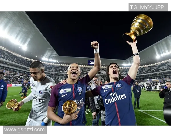 足总杯惊天冷门那不勒斯逆袭巴黎圣日耳曼6-2引发全场震动