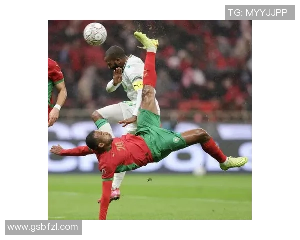 中超盛宴:皇马狂胜曼联五球赛场瞬间引发热烈讨论与数据分析 中超盛宴:皇马狂胜曼联五球赛场瞬间引发热烈讨论与数据分析