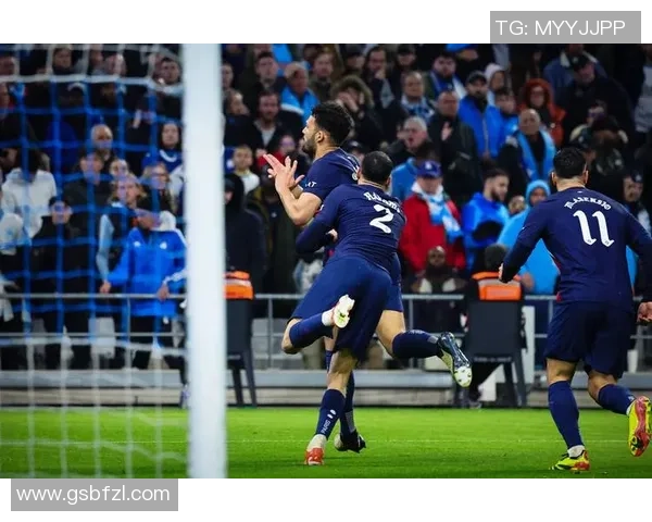 英超激战：利物浦逆转巴黎圣日耳曼帽子戏法点燃全场激情